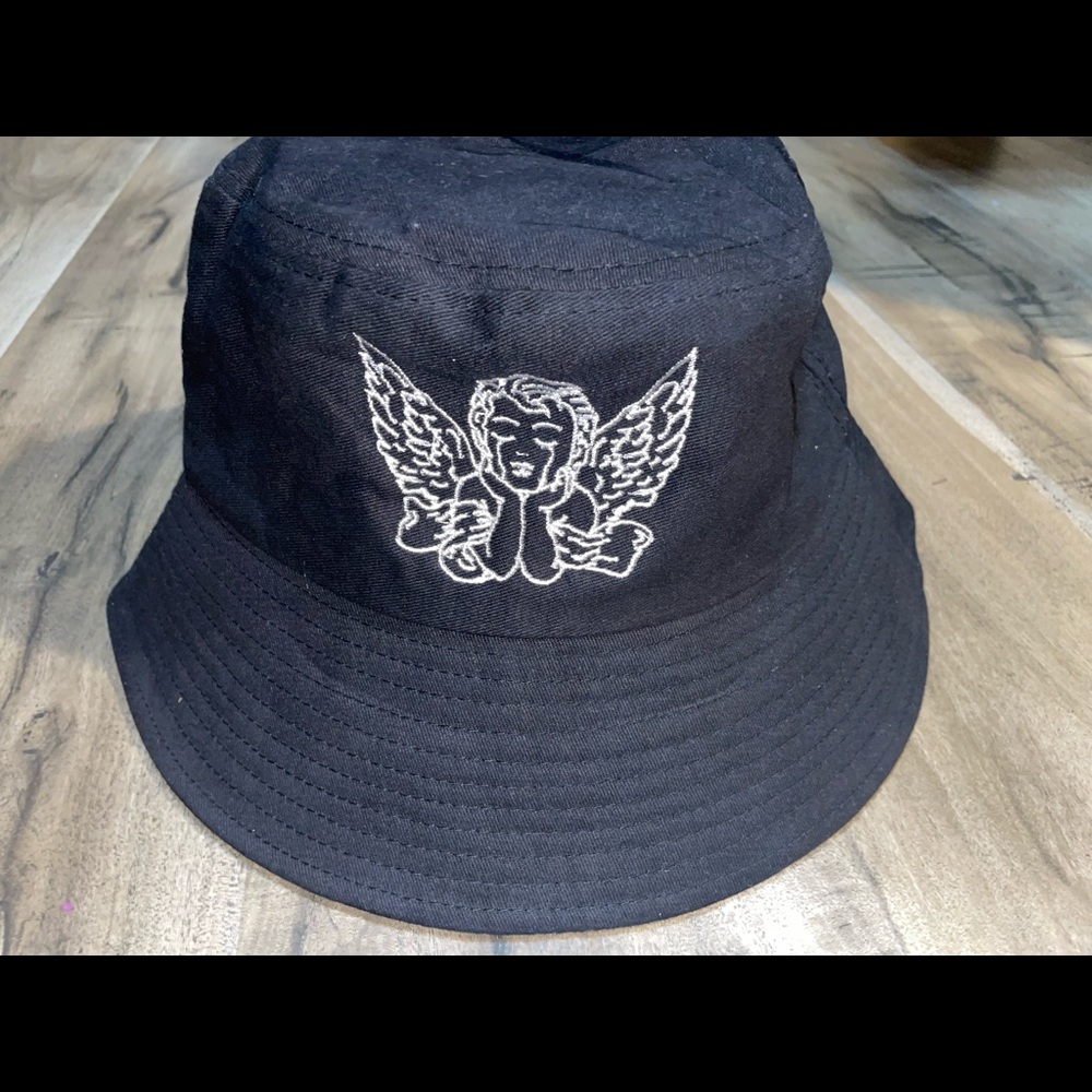 Bucket hat cry baby cherub